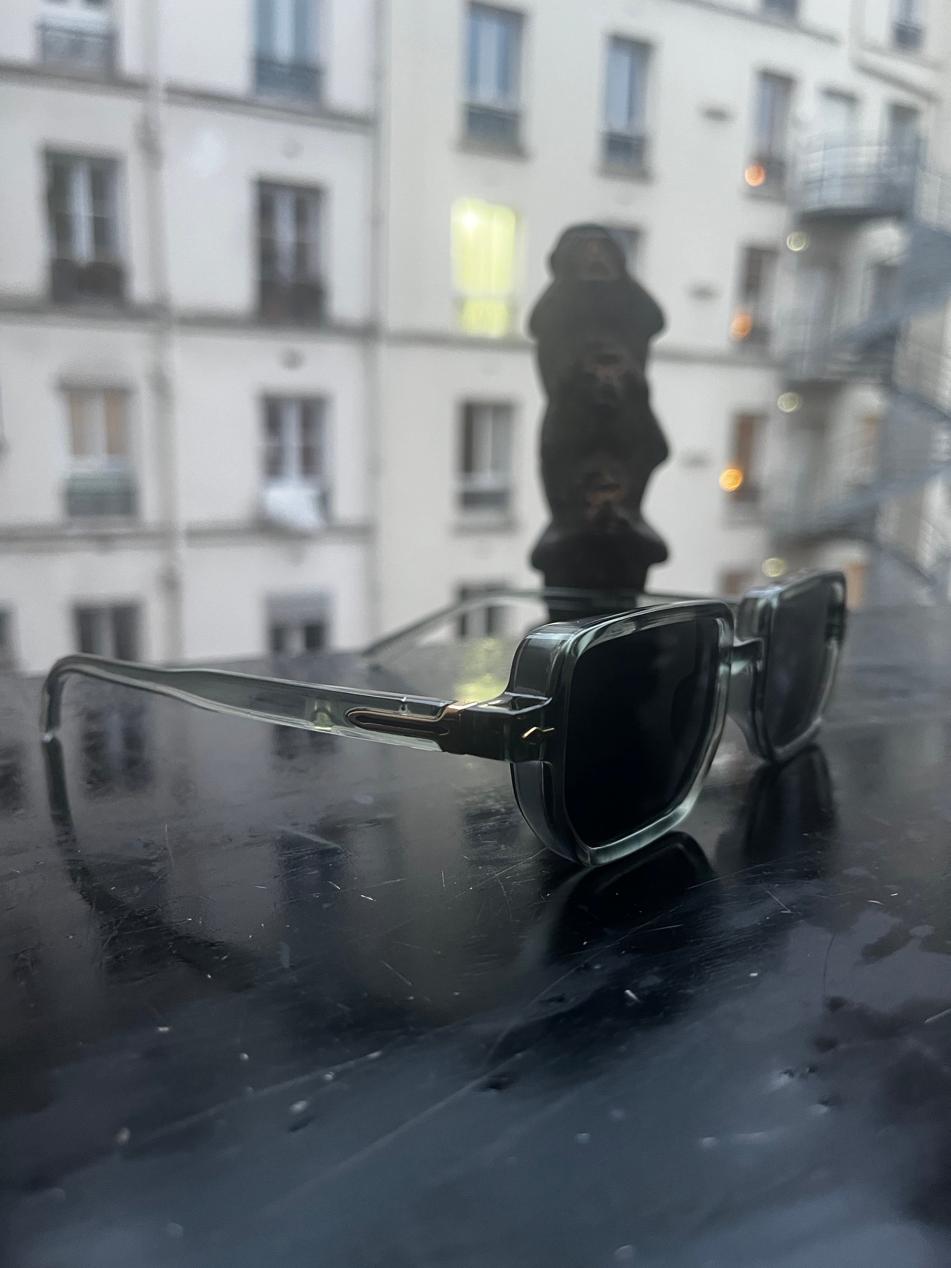 Lunettes de soleil, légère bleu, vue de 3/4