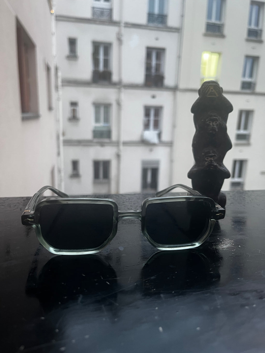 Lunettes de soleil, couleur bleue vue de face